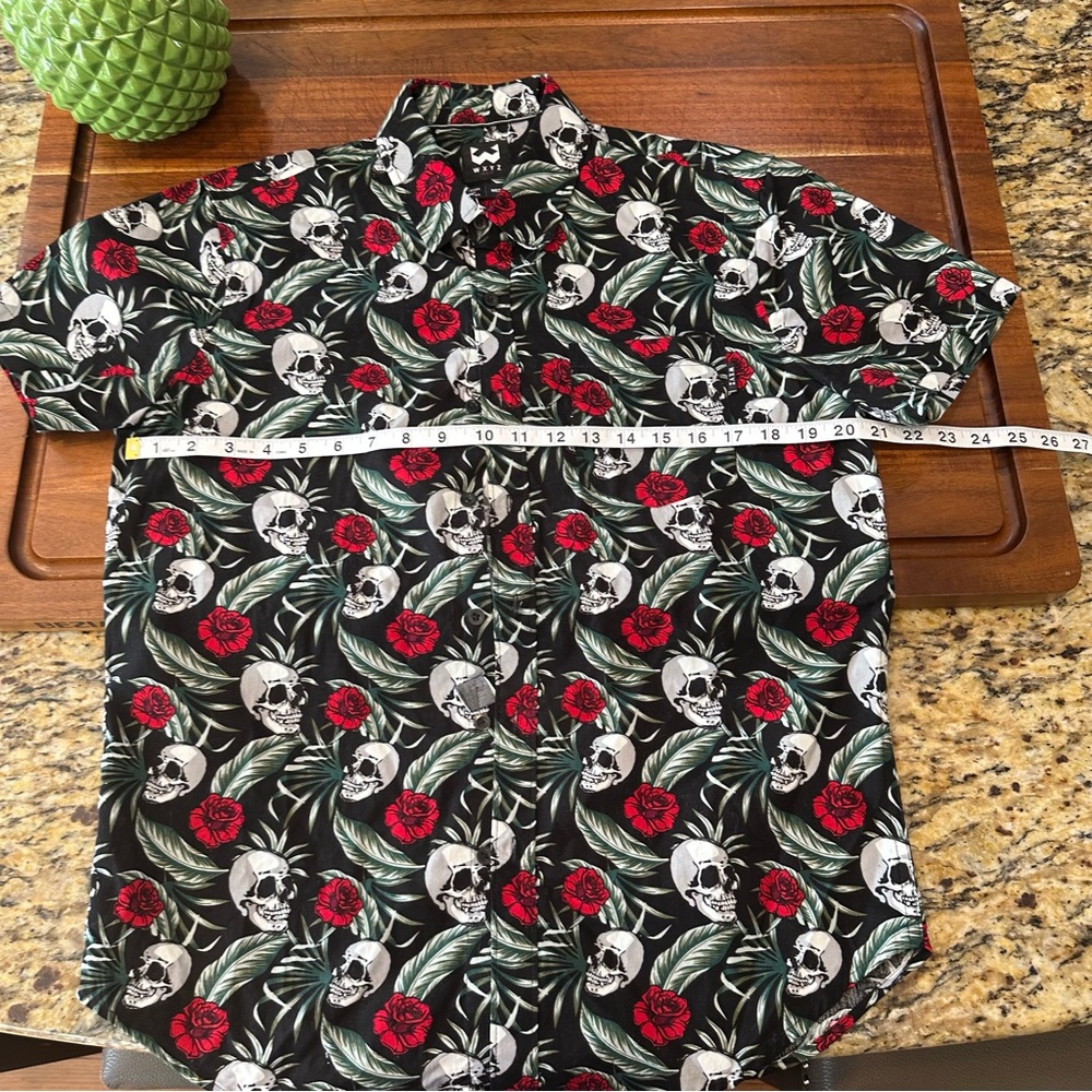 Skulls and Roses M Collared Button Down